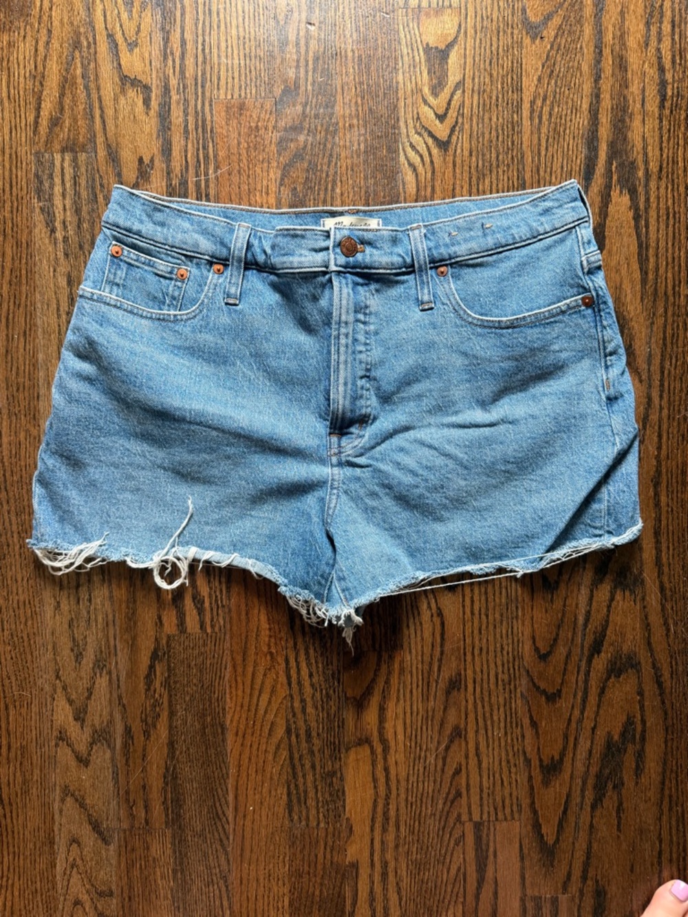 Madewell Distressed jean short